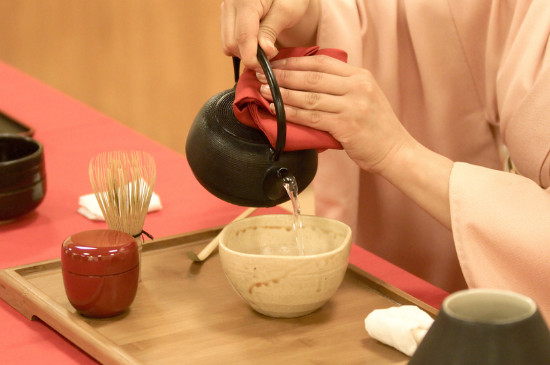 女人喝茶要行扣茶禮嗎，叩茶禮女士能用嗎？