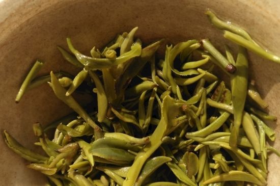 干吃茶葉致癌嗎，長(zhǎng)期吃干茶葉的危害