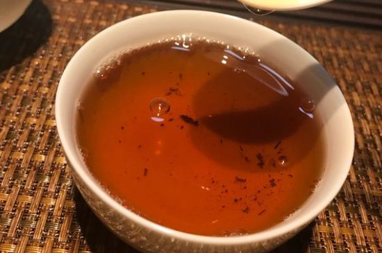 大紅袍第一泡要倒掉嗎，洗茶水需倒掉但第一泡出湯