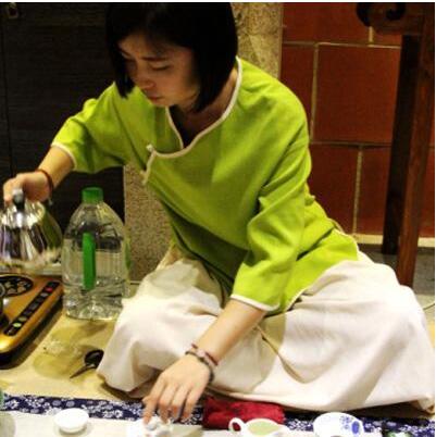 女士喝茶的手勢(shì)，女人正確喝茶手勢(shì)姿勢(shì)圖