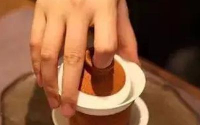 三才蓋碗的正確拿法，三才蓋碗抓碗法圖解