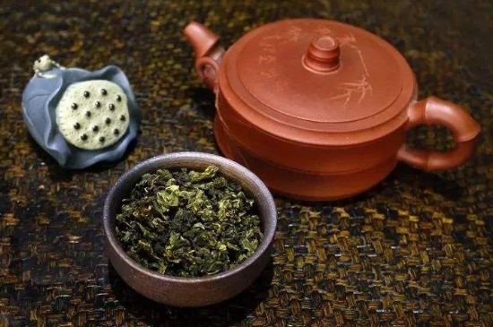 泡大紅袍、肉桂和水仙可以用一個紫砂壺嗎，可以摻一起沖泡么？