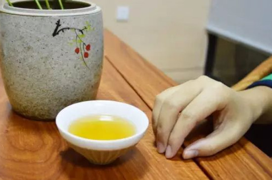 女人喝茶要行扣茶禮嗎，叩茶禮女士能用嗎？