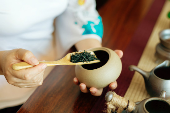 女人喝茶要行扣茶禮嗎，叩茶禮女士能用嗎？