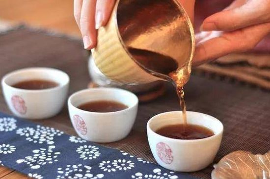 喝茶茶桌上的禮儀有哪些，泡茶待客十大禮儀不可不做！