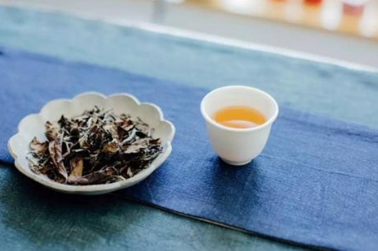 福鼎白茶能長時(shí)間悶泡嗎，老白茶可以悶著喝嗎？