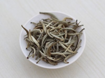 白茶品質(zhì)如何區(qū)分，白茶的優(yōu)劣質(zhì)量辨別方法