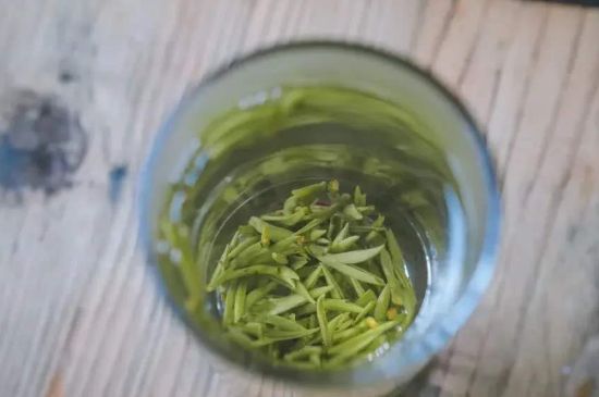 泡好的茶水放冰箱能保存多久，泡好的茶冷藏放多久？