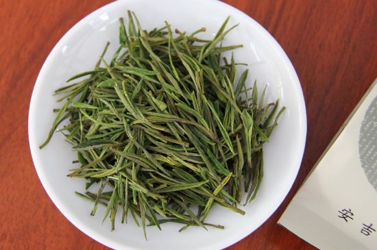 安吉白茶冷藏好還是冷凍好？這個需要根據(jù)存放時間來選擇