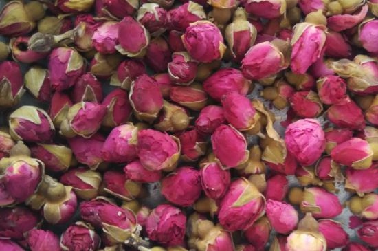 玫瑰花茶的功效與作用，堅(jiān)持喝一個(gè)月玫瑰花茶會怎樣？