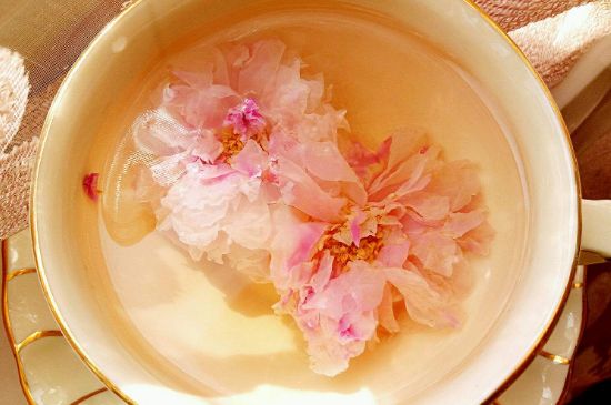 玫瑰花茶的功效與作用，堅(jiān)持喝一個(gè)月玫瑰花茶會怎樣？