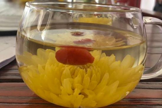 晚上可以喝菊花茶泡水嗎，睡覺前能不能喝菊花茶？