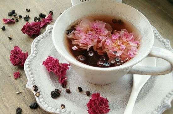 玫瑰花的最佳搭配，喝玫瑰花茶搭配什么喝好？