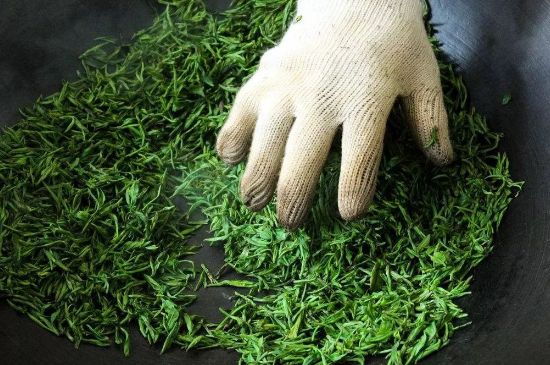 龍井茶炒茶葉怎么炒出好茶色，茶葉怎樣做出來最綠？