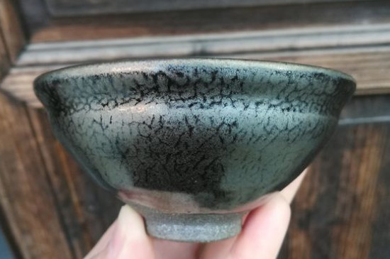 怎么鑒別建盞化學(xué)釉，真假建盞的對(duì)比與辨別