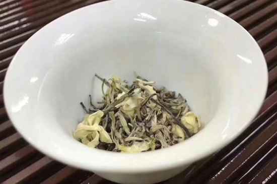 女孩喝茉莉茶的好處，茉莉茶葉的功效與禁忌