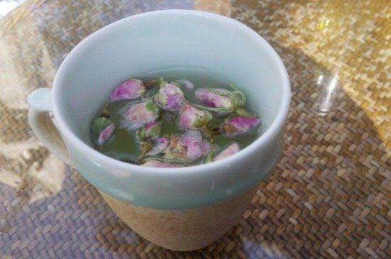 玫瑰花泡茶祛斑要多久見效，喝玫瑰花茶多久能祛斑？