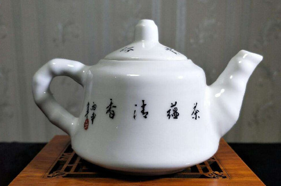 瓷壺適合泡什么茶，瓷器茶具喝什么茶好