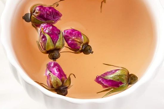 玫瑰花泡茶祛斑要多久見效，喝玫瑰花茶多久能祛斑？