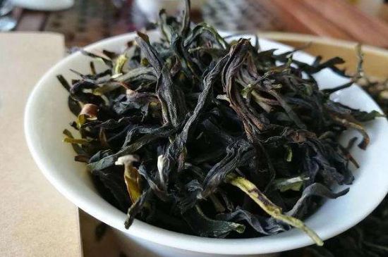 鴨屎香單叢雪片茶的特點(diǎn)，鳳凰雪片茶有什么特點(diǎn)？