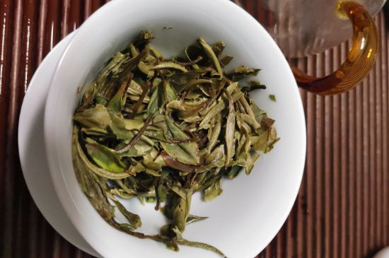 7年壽眉和2年白牡丹哪個好，老白茶壽眉與白牡丹的口感區(qū)別