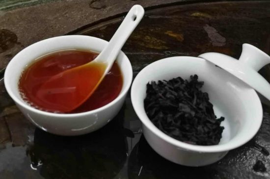 肉桂茶和大紅袍哪個(gè)貴，武夷山肉桂與大紅袍的價(jià)格比較