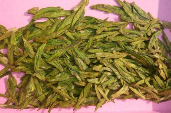 西湖龍井新茶和陳茶的區(qū)別，怎么區(qū)分龍井新茶和舊茶？