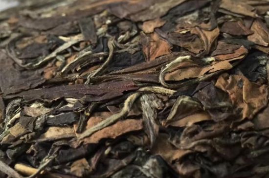 福鼎白茶要喝老的嗎，為什么喝白茶要喝老茶存新茶？