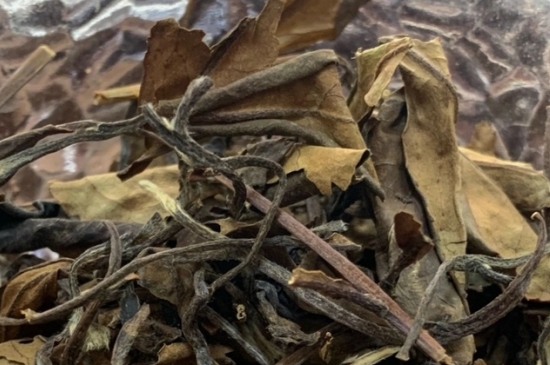 老白茶上火還是去火？夏季喝煮的老白茶會容易上火！