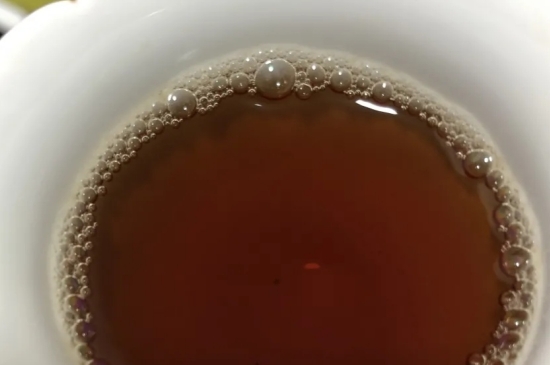 老白茶上火還是去火？夏季喝煮的老白茶會容易上火！