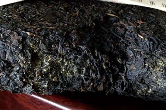 伏茶里的金花是黃曲霉素嗎，金花茯茶里的是什么菌