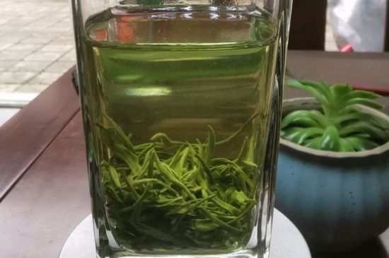 綠茶放了三年還能喝嗎，綠茶放久了喝了會(huì)怎樣