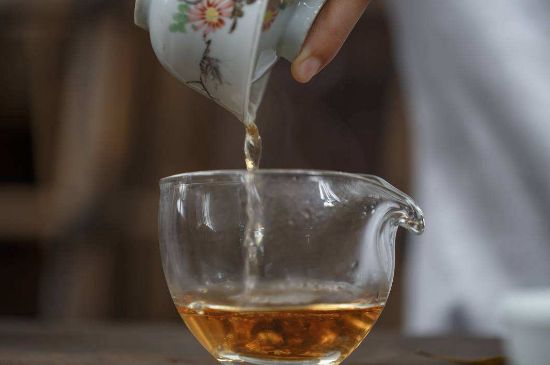 福鼎白茶要喝老的嗎，為什么喝白茶要喝老茶存新茶？